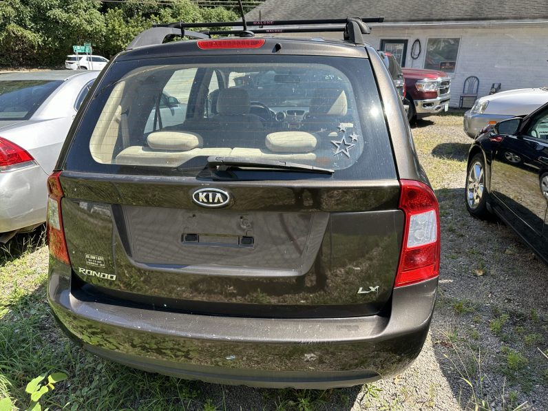 
								2010 Kia Rondo full									