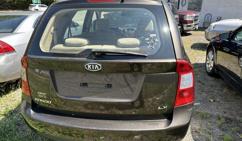 
								2010 Kia Rondo full									