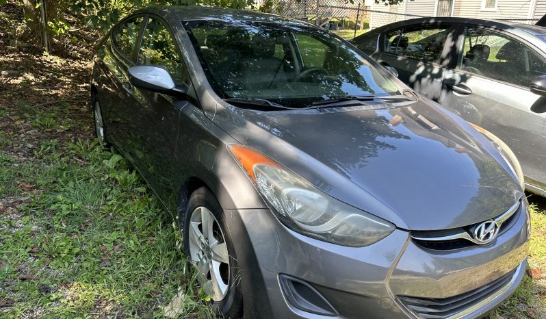 
								2011 Hyundai Elantra full									