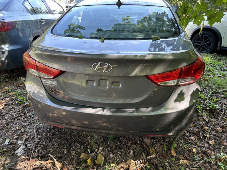 
								2011 Hyundai Elantra full									