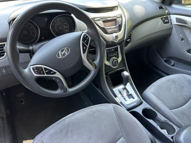 
								2011 Hyundai Elantra full									