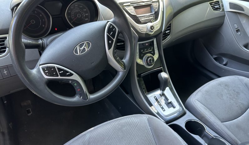 
								2011 Hyundai Elantra full									