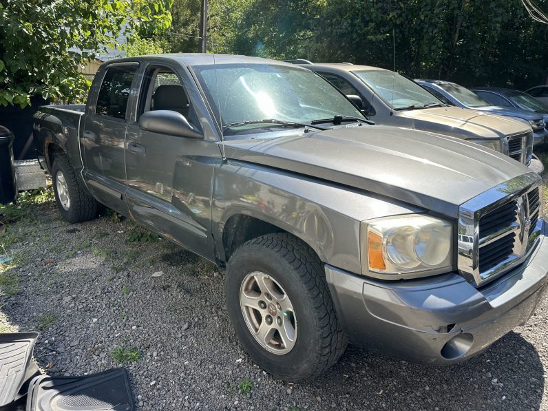 
								2006 Dodge Dakota full									